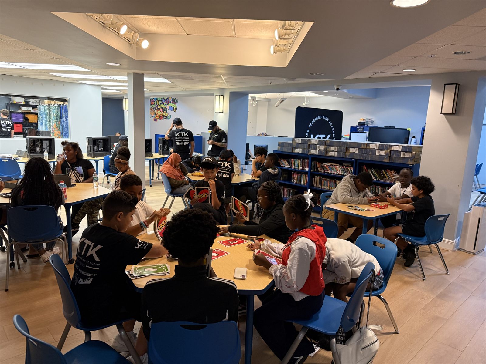Campers playing Uno at camp tables during a break
